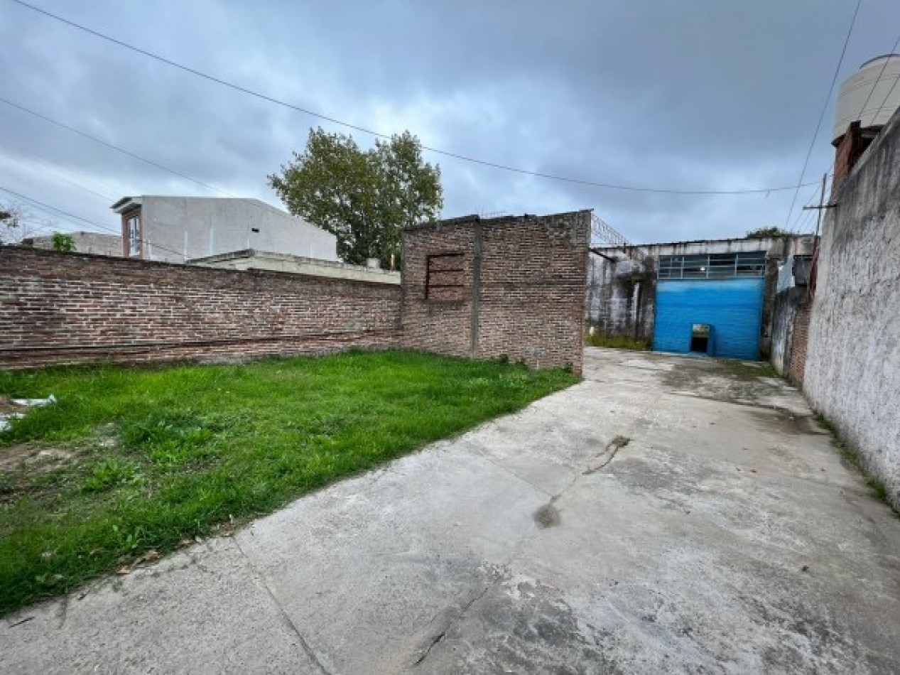 Deposito amplio, ubicado en Lamadrid 2448, Lomas de Zamora