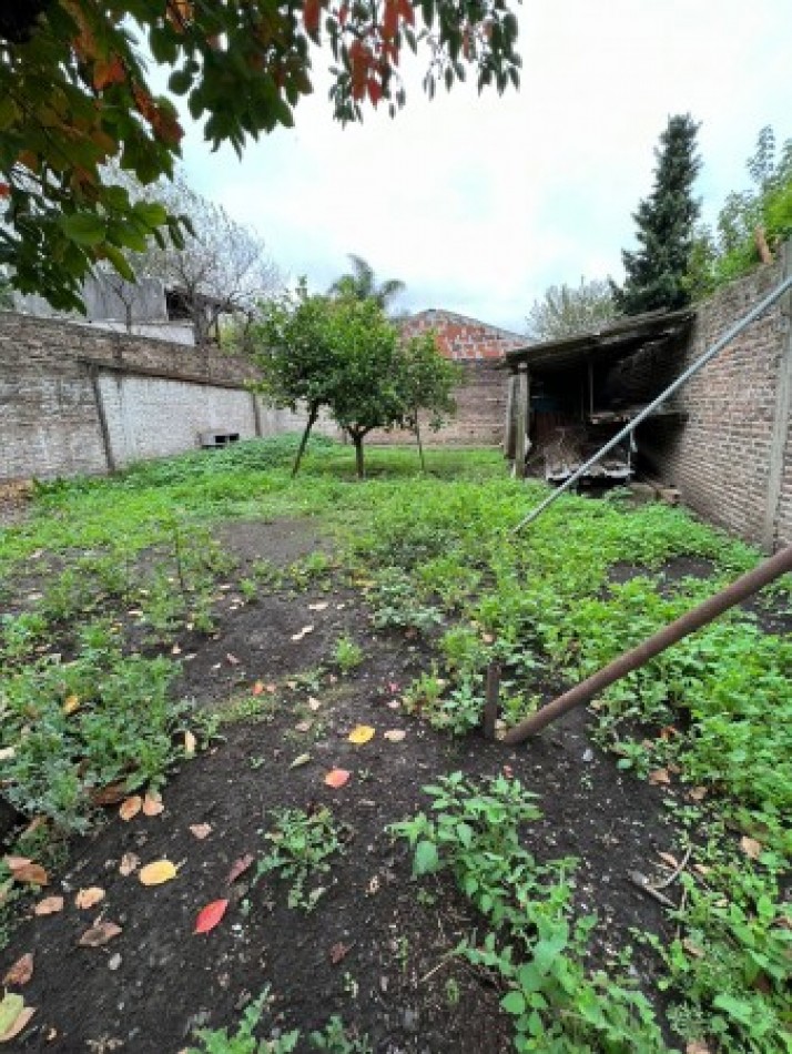 Deposito amplio, ubicado en Lamadrid 2448, Lomas de Zamora