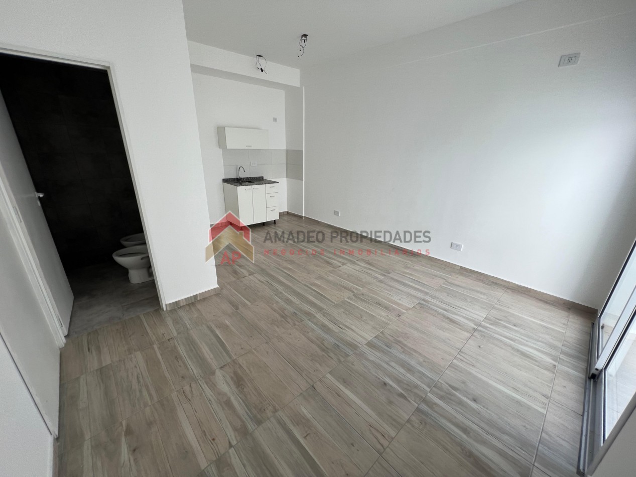 Dpto monoambiente, poca ant, apto credito. Interno,pb con patio, ubicado Azara 851, Lomas de Zamora