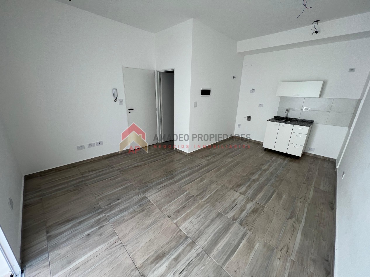 Dpto monoambiente, poca ant, apto credito. Interno,pb con patio, ubicado Azara 851, Lomas de Zamora