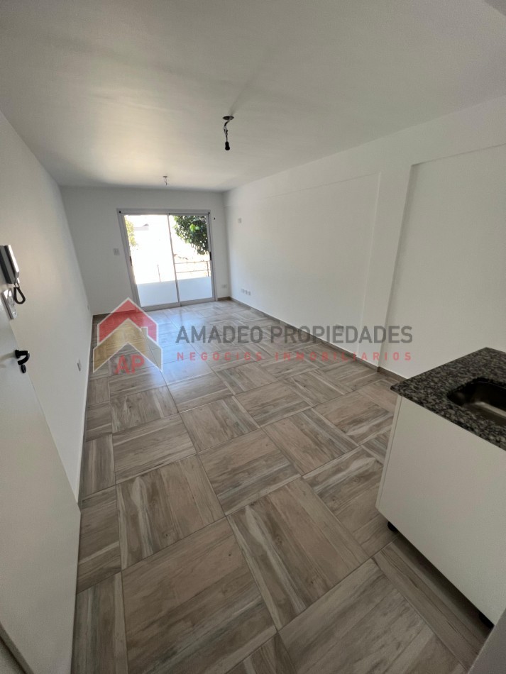 Dpto monoambiente con balcon y cochera 1er piso por escalera, ubicado Azara 851, Lomas de Zamora