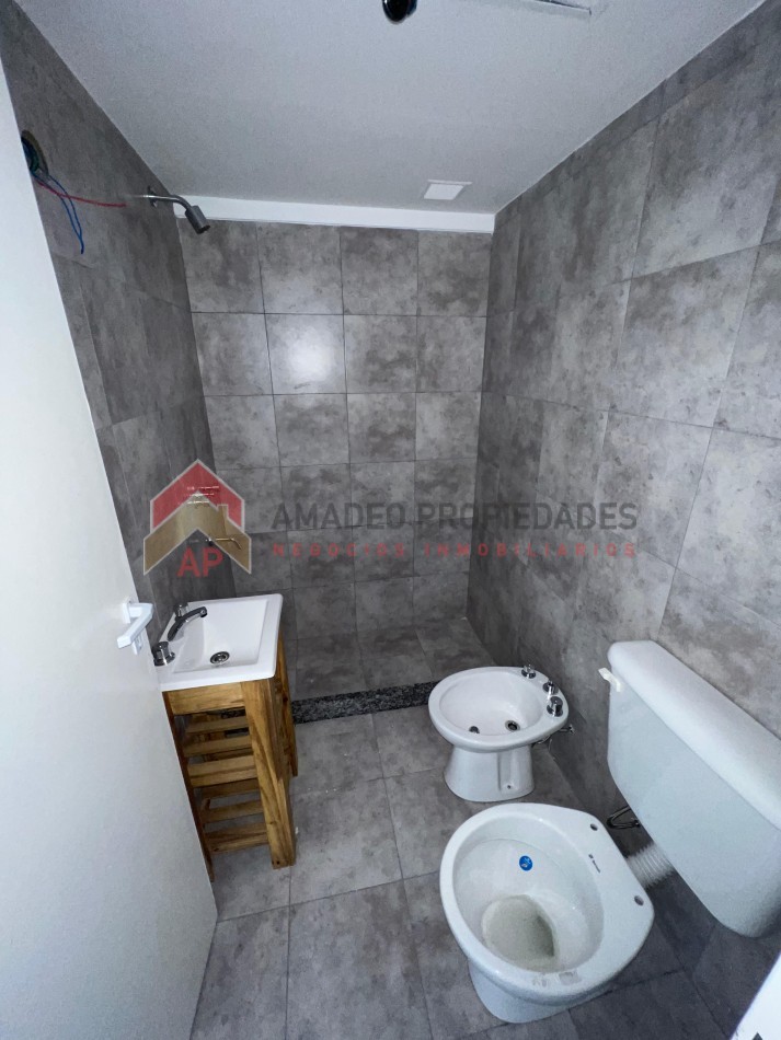 Dpto monoambiente APTO CRED con balcon y cochera poca antiguedad 1er piso por escalera, ubicado Azara 851, Lomas de Zamora
