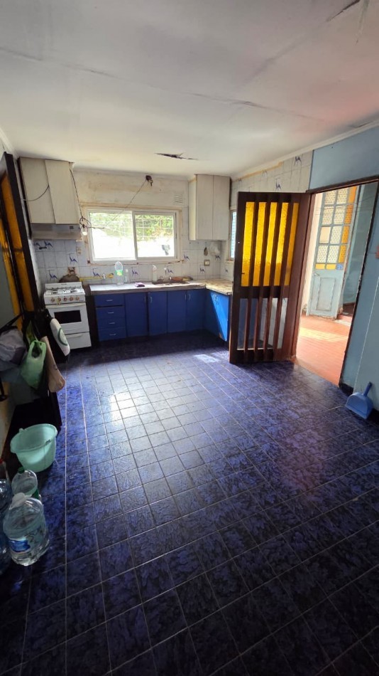 Amplio ph al frente tipo casa totalmente independiente de 4 amb con patio, cochera y terraza. Excelente ubicacion: Juncal 235, Temperley