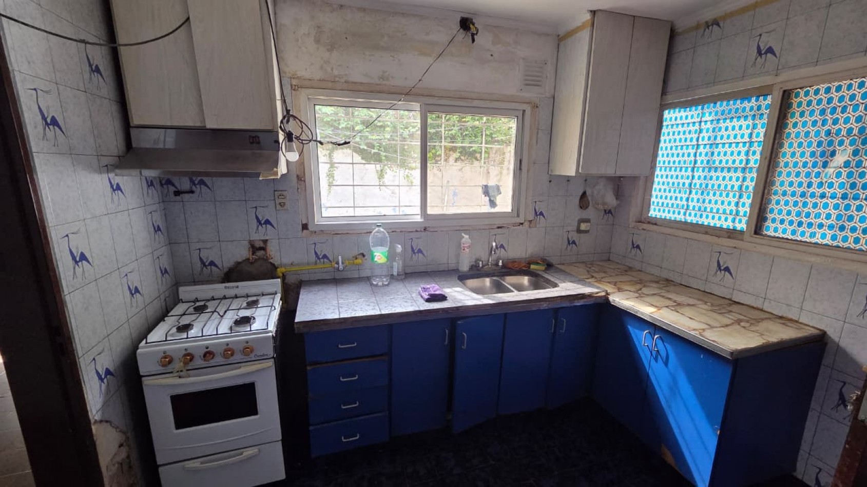 Amplio ph al frente tipo casa totalmente independiente de 4 amb con patio, cochera y terraza. Excelente ubicacion: Juncal 235, Temperley