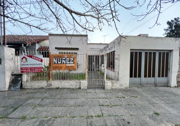 Casa 3 amb a refaccionar con cochera y parque APTO CREDITO, ubicada en Santander 1851 Lomas de Zamora