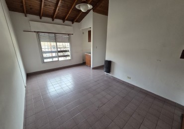 Dpto 2 amb amplio 1er piso por escalera. Excelente ubicacion: Chiclana 2, Lomas de Zamora