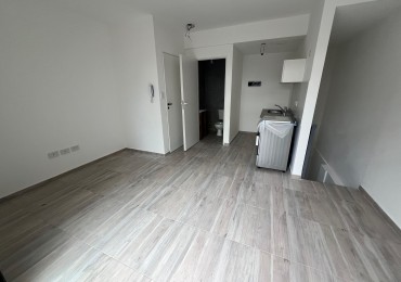 Duplex al frente a estrenar con patio y balcon . Excelente ubicacion: Hipolito Yrigoyen 7718, Banfield