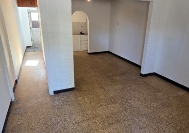 Dpto monoamb amplio divisible con patio. Excelente ubicacion: Balcarce 608, Lomas de Zamora