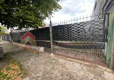 Casa 3 amb con amplio parque al frente, ubicada en Gonzalez Chavez 1061, Temperley