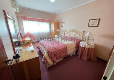 Ph al frente 3 amb en 1er piso con patio, balcon, lavadero y cochera. Excelente ubicacion: Lamadrid 430. Lomas de Zamora