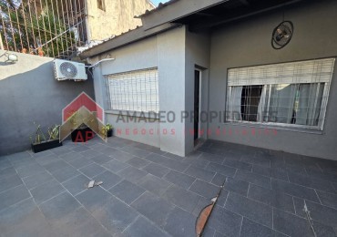 Excelente casa 4 amb con terraza, quincho, patio y cochera. Ubicada en Constantino Gaito 116, Lomas de Zamora