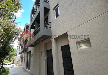 Monoamb de poca antiguedad al frente con patio y cochera, ubicado San Martin 1902 Banfield