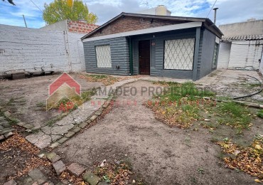 Casa 3 amb con amplio parque al frente, ubicada en Gonzalez Chavez 1061, Temperley