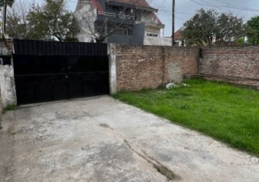 Deposito amplio, ubicado en Lamadrid 2448, Lomas de Zamora