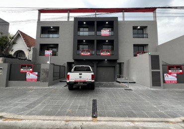 Duplex al frente a estrenar pb con patio y balcon. Ubicado en Hipolito Yrigoyen 7718, Banfield