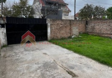 Deposito amplio, ubicado en Lamadrid 2448, Lomas de Zamora